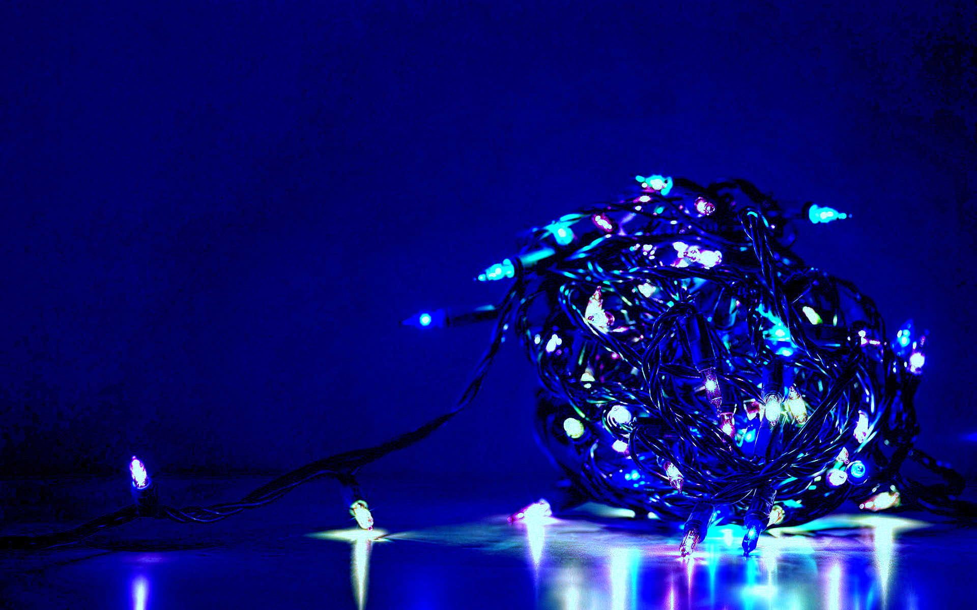 BLUE CHRISTMAS An Online Service of Hope when the Holidays HURT… St